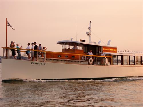 Yacht Manhattan- Champagne and Sunset 