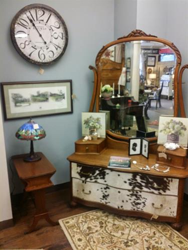 Antique Vanity Cowhide Clock Vintage Glass