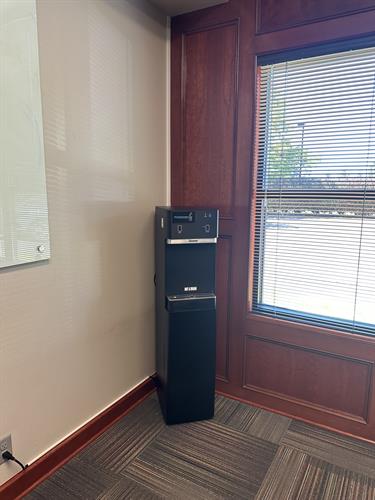 Mid capacity office hot/cold water cooler