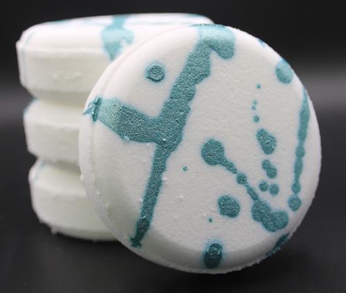 Infused with refreshing menthol, our Breathe Again shower steamers help clear your senses and awaken your day — no tub needed.