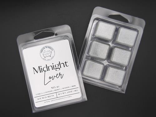 A sultry blend of vanilla, lavender, smoky woods, and musk — Midnight Lover sets the mood with every melt.
