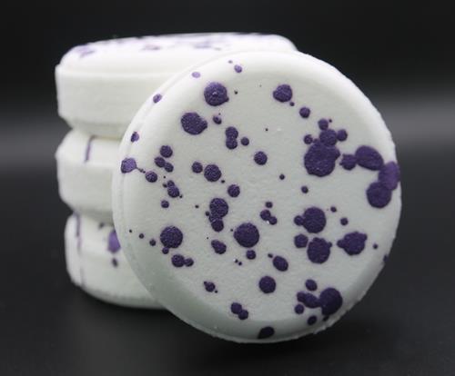 End your day on a peaceful note — Unwind shower steamers fill your shower with calming aromatherapy and stress-relieving vibes.