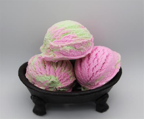 Tropical meets floral — our Baja Cactus Blossom bubble bath scoops bring bright colors and bubbly vibes to every soak.