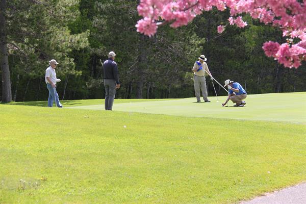 Putting out on Hole 13