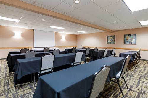 Opal Room - Great space for meetings, family gatherings or rehearsal dinners.