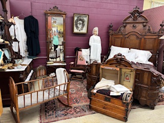 Markley bedroom exhibit at KPM Markley bedroom exhibit at KPM
