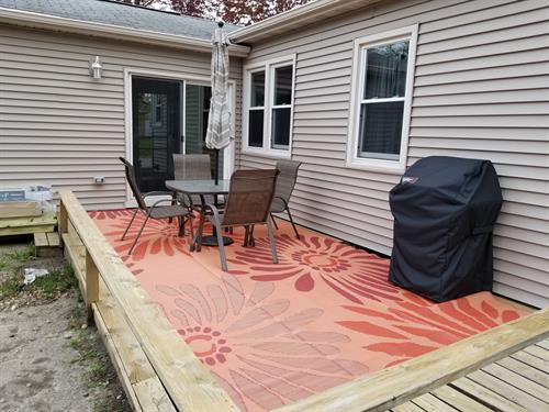Deck with gas grill