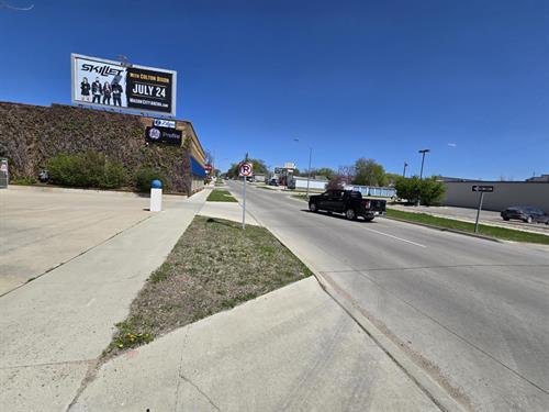 Gallery Image S514110W_City_of_Mason_City_D20605_R-_SKILLET-JULY_24SSP_20250506_Approach.jpg