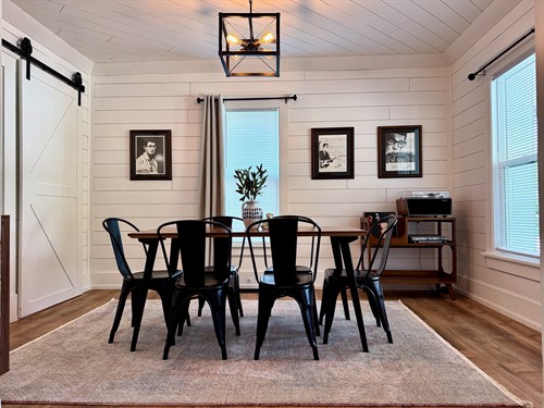 Dining room, seating for 6 for meals or games