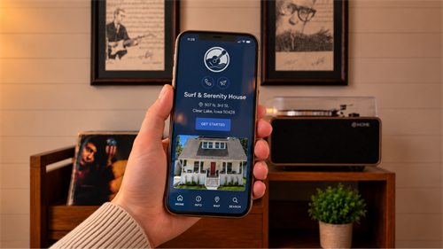 Our custom digital guide puts 100+ handpicked Clear Lake recommendations on your phone.