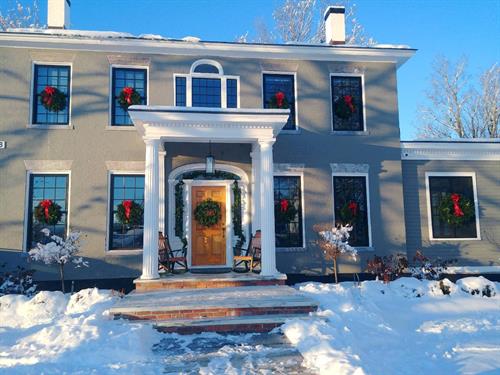 Modern and Historic, A/C, fireplaces, walking distance to everything