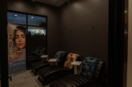 IV Lounge 