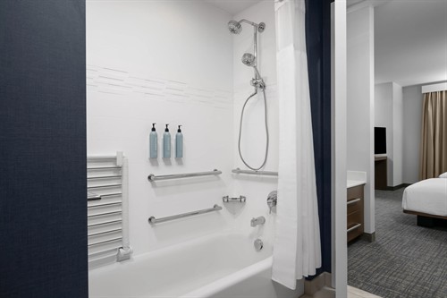 Gallery Image RI_SGUWR_Bathroom_ADA_Tub-01.jpg