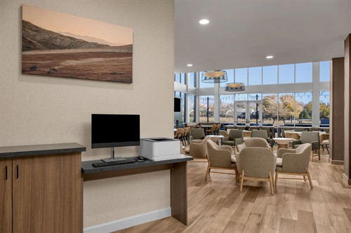 Gallery Image RI_SGUWR_Lobby_Biz_Center-03.jpg