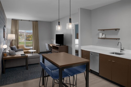 Gallery Image RI_SGUWR_Suite-01.jpg