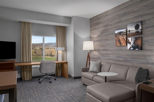 Gallery Image RI_SGUWR_Suite-06.jpg