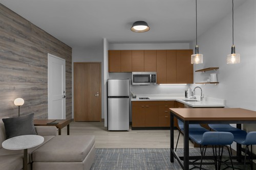 Gallery Image RI_SGUWR_Suite-08.jpg