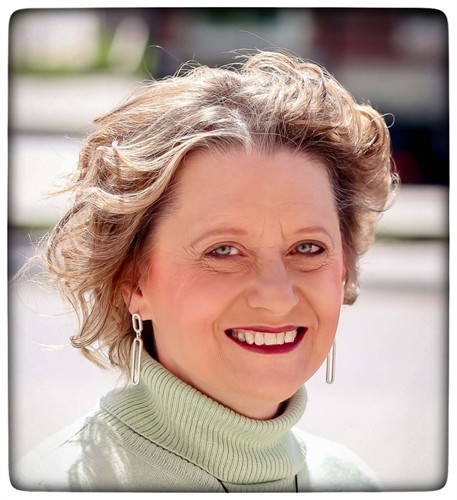 Gallery Image KayePhotoBorder.jpg