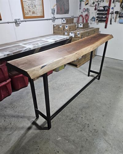 Table created by customer from hardwood bought at Kneifl Tymber. Table created by customer from hardwood bought at Kneifl Tymber.