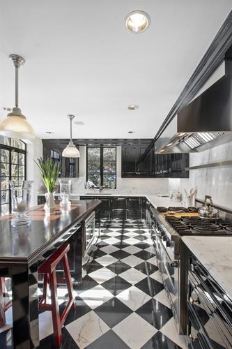 Lake Forest High-Gloss Kitchen