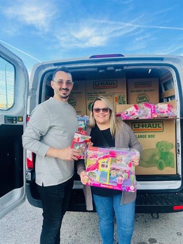 Donated 811 toys to the Pediatric Oncology/Hematology unit at Advocate Children’s Hospital in Park Ridge, IL. Brought holiday cheer and comfort, helping children and families feel connected and supported during the festive season.