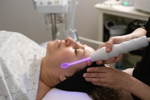 Facial with High Frequency