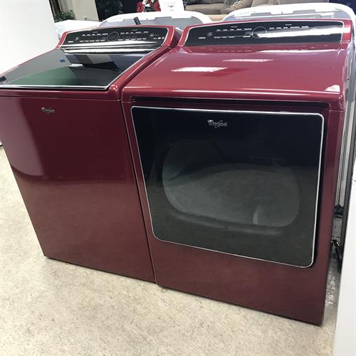 Beautiful washer and dryer made from Samsung, it has a large capacity of 5.3cu ft & 8.8 cu ft Dryer!