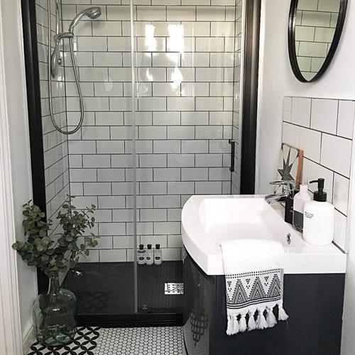 Crisp black and white bathroom