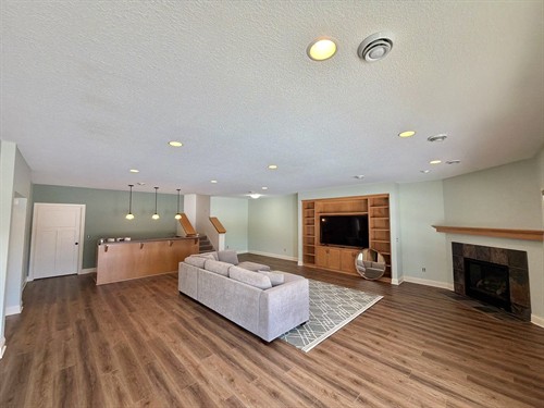 Gallery Image Bobbe_Living_room.jpg