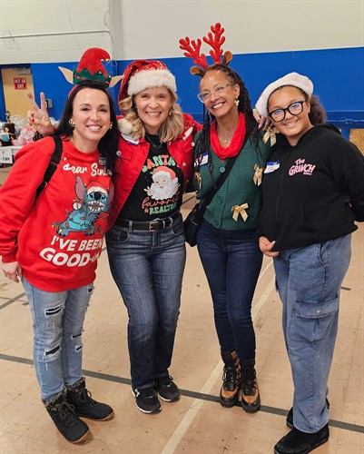 Santa Tina, Mo, Tammy, volunteers