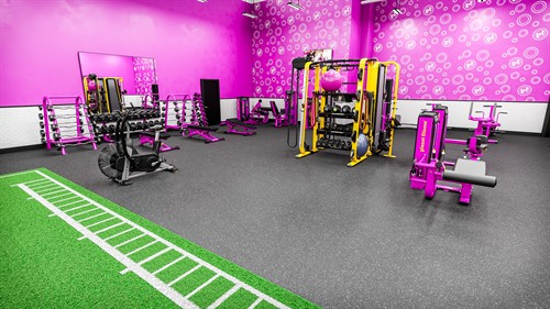 Planet Fitness Woodbury Turf