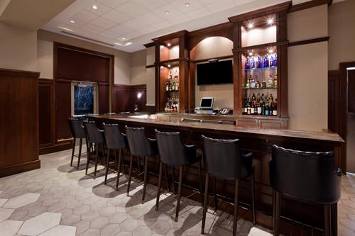 Gallery Image Sheraton_Woodbury-Red_Rock_Bar-low_res.jpg