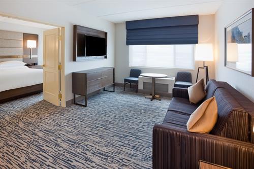 Gallery Image Sheraton_Woodbury-Suite_Living_Room-low_res.jpg