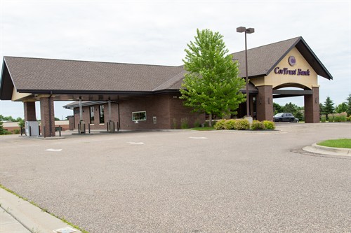 Exterior view of CorTrust Bank in Woodbury's drive-thru.