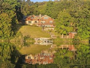 Karinall Estate at the Lake