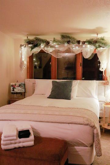 Bedroom, 'To Kill a Mocking Bird' with queen bed