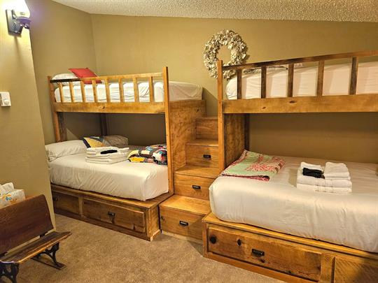 Little House on the Praire: 2 Twin Full bunkbeds