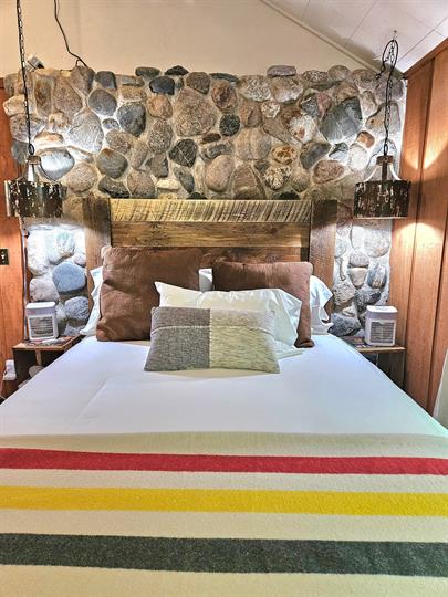 Shane: Queen bed picture #2