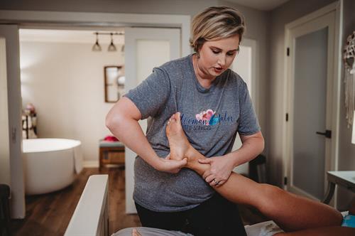 Performing accupressure and massage during labor. 