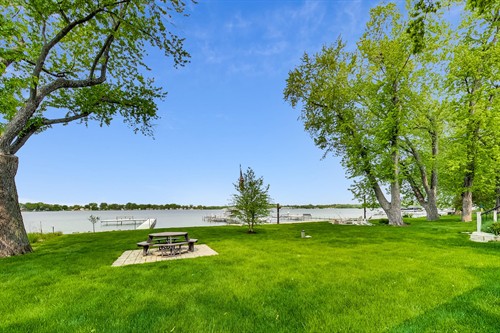 Gallery Image mlslakeview.jpg