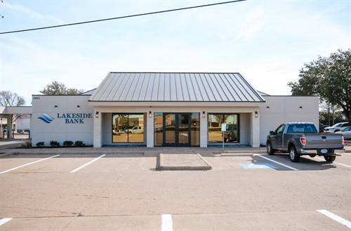 Gallery Image Lakeside_Bank_2023-18.jpg