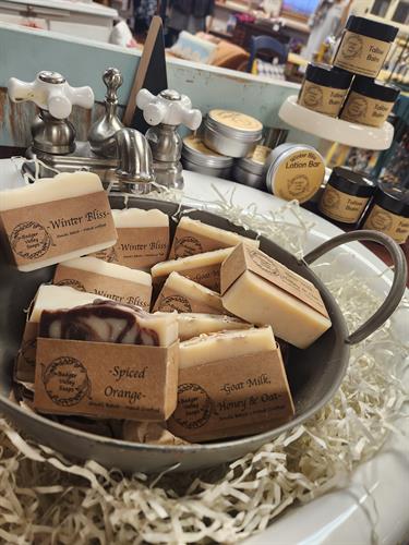 Handcrafted Candles, Soaps and Self Care in the Apothocary