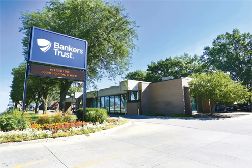 Gallery Image Merle_Hay_Office.png