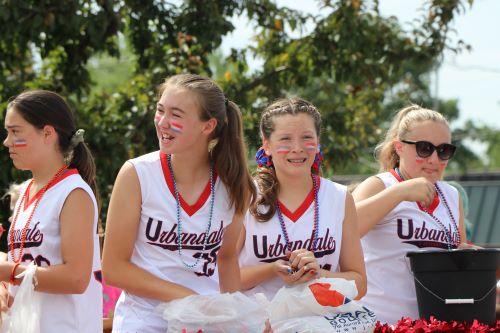 Urbandale Softball team throwing candy at Parade 2019