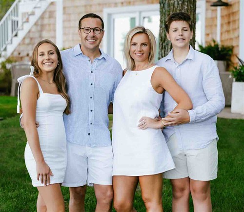 Gallery Image Okoboji_family_.jpeg