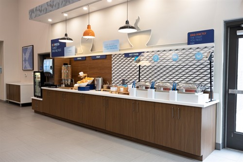 Complimentary Hot/Cold Breakfast