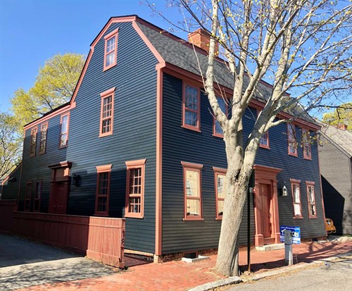 Gallery Image painting-contractor-newburyport-ma-colonial-home.jpg