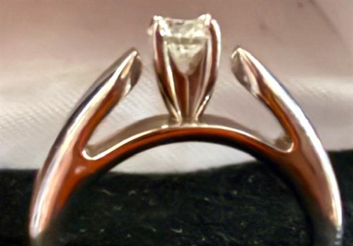 14k ladies' ring 