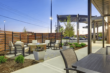 Gallery Image janto-outdoor-patio-6820-hor-clsc.png