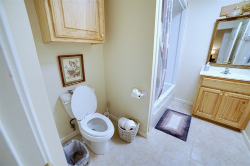 Bathroom in bedroom 1